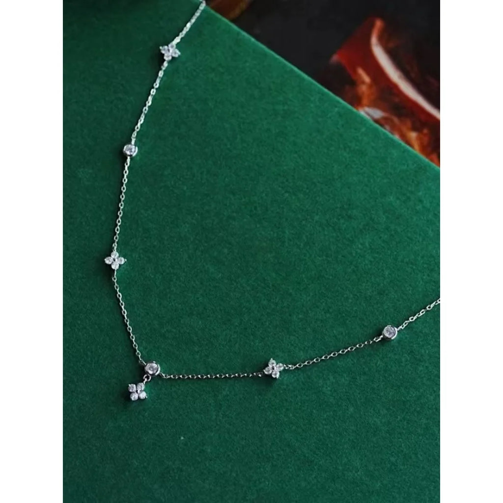Chic zircon four-leaf clover necklace for women, a minimalist luxury collarbone chain.