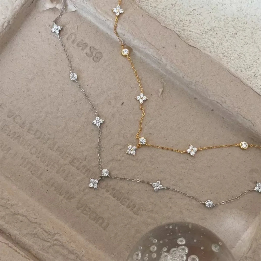 Chic zircon four-leaf clover necklace for women, a minimalist luxury collarbone chain.